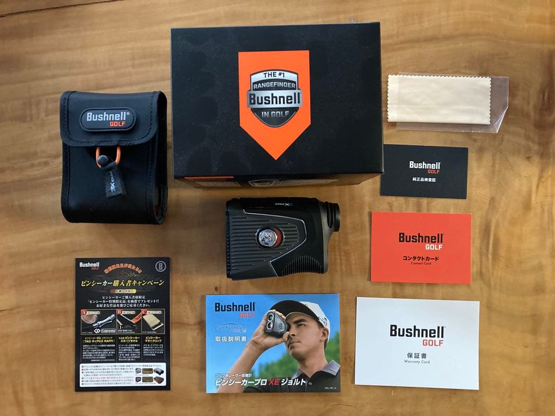 Bushnell PRO XEゴルフ用距離計 本体と付属品
