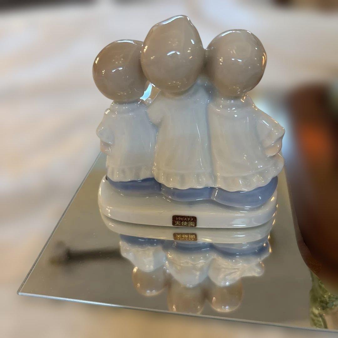 教会と聖歌隊のオブジェ