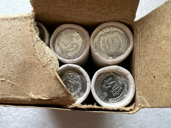 A1657【特年・珍品・中国・未開封】1988年5分玉棒金硬貨1本(50枚)