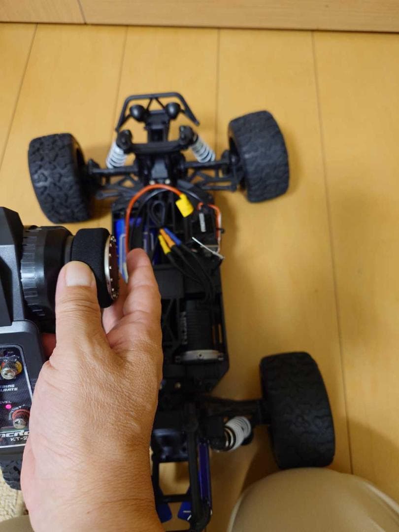 【部品どり用】2015年製　京商　MAD BUG 電動ラジコンカー