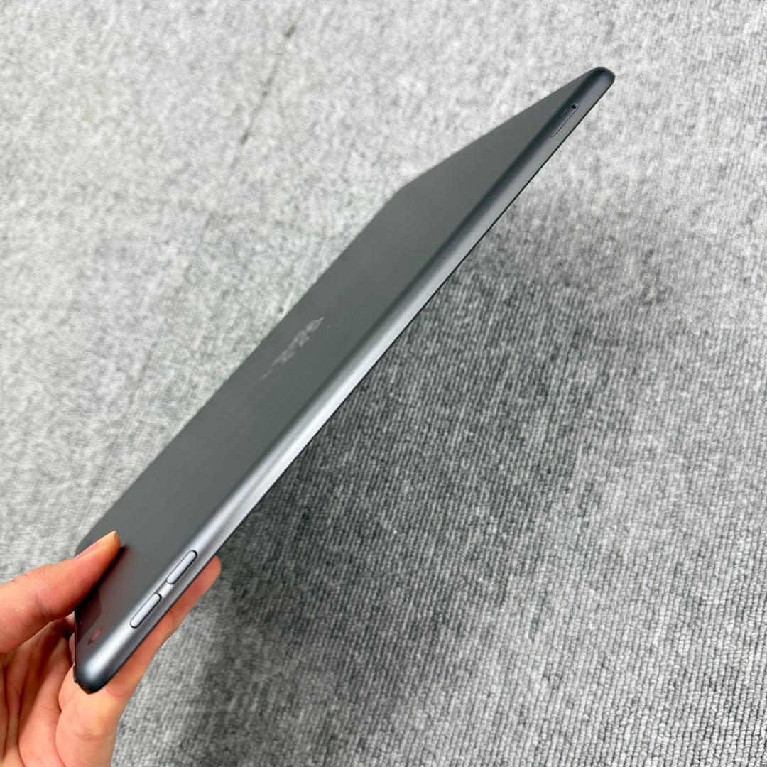 iPad 第7世代 32GB Wi-Fi + Cellular スペースグレイ