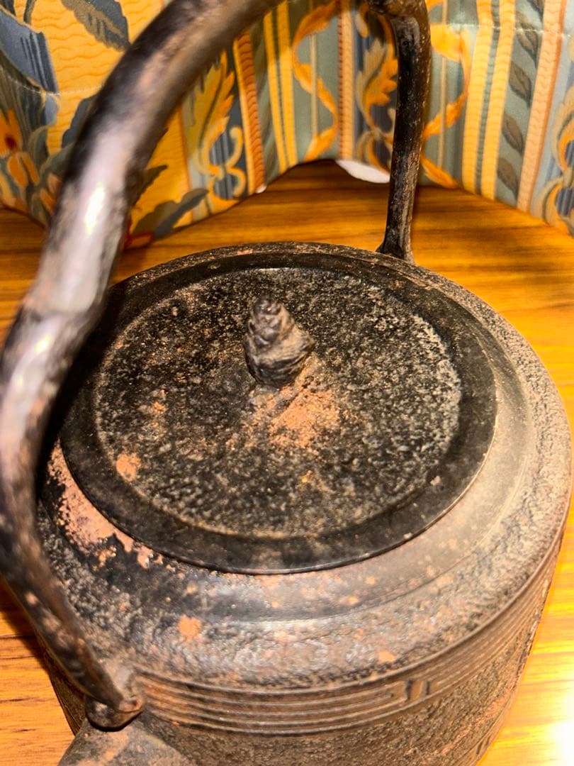 銘 南部鉄器 岩鋳 松の実摘み 寿 鉄瓶 記念日寄贈名あり　茶道具 骨董　当時物