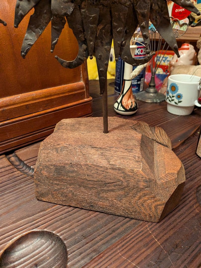 USAアンティークショップ購入 金属製太陽の顔装飾品 木製ベース付き