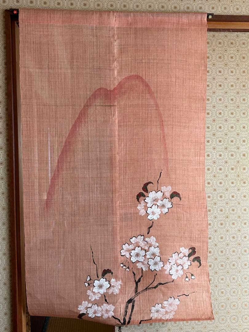 桜の花模様の薄いピンクのれん