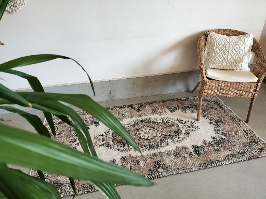 ブラウンとカフェオレ　ヴィンテージトルコラグ　　No.670