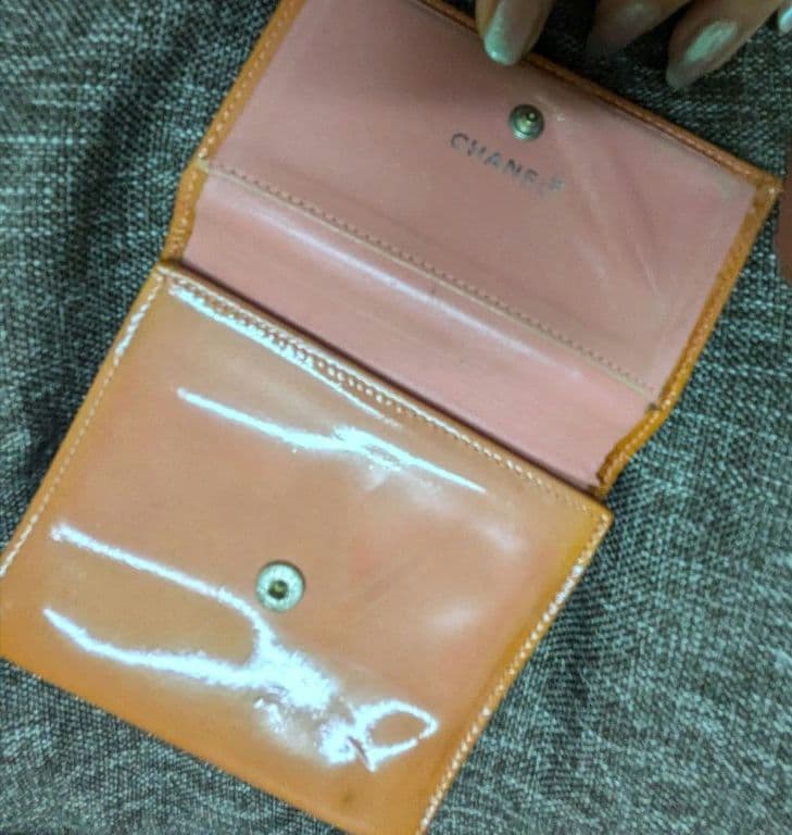 最終お値下げ！【CHANEL】 三つ折り財布 シルバーロゴ　オレンジ　エナメル