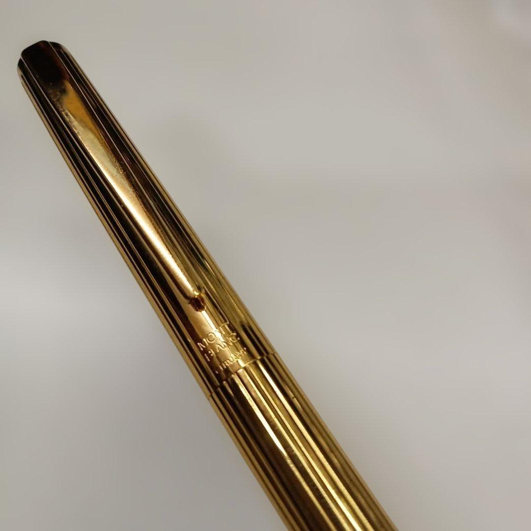 モンブラン 万年筆　ペン先に 750 と刻印されています　18K
