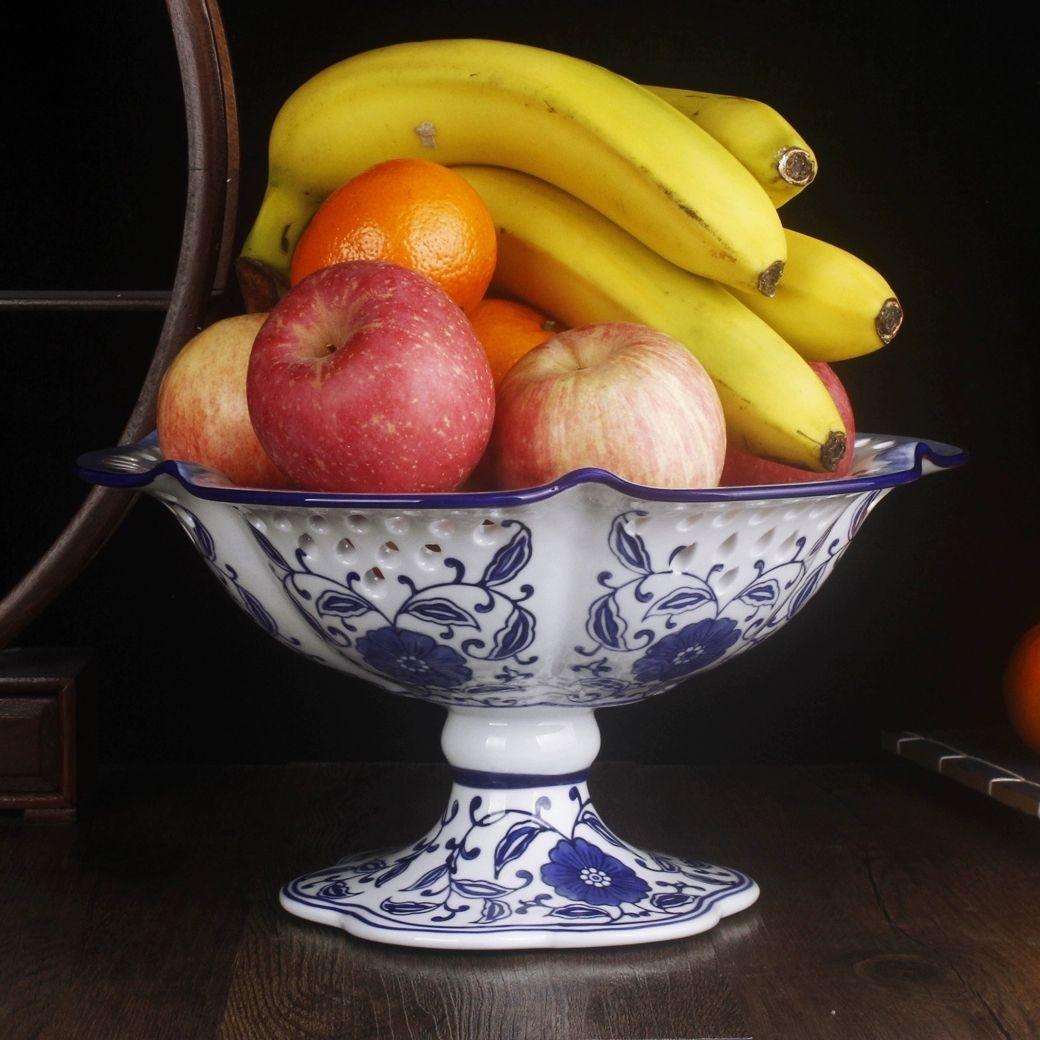 青花透かし彫りの高い足  果物盤果盆 景徳鎮 陶磁器 応接間テーブル 新居 置物