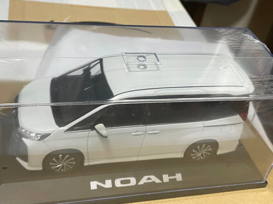 トヨタ ノア カラーサンプル ミニカー