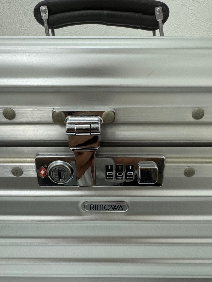 RIMOWA リモワ ビューティケース アルミ製 シルバーTSAロック付き ドイ