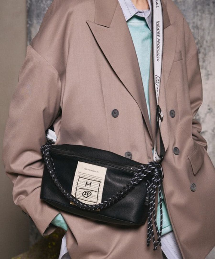 シアタープロダクツコラボレーションホライゾナルレザーショルダーバッグ