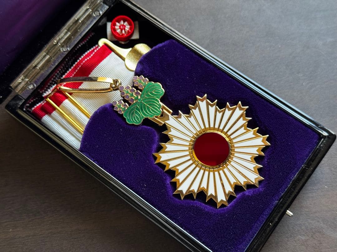 勲三等旭日中綬章 美品