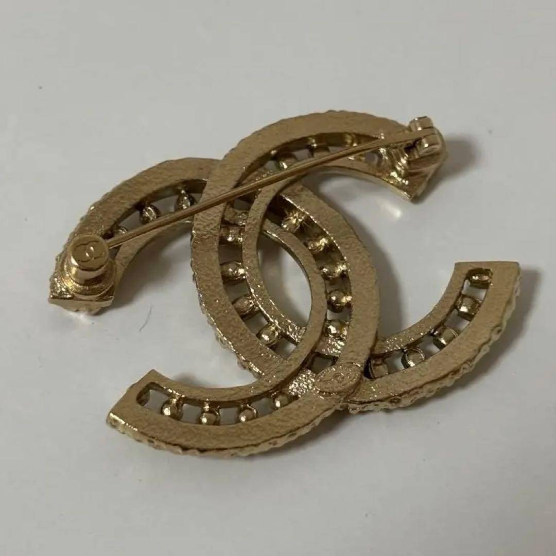 Chanel CCロゴ ゴールドブローチ
