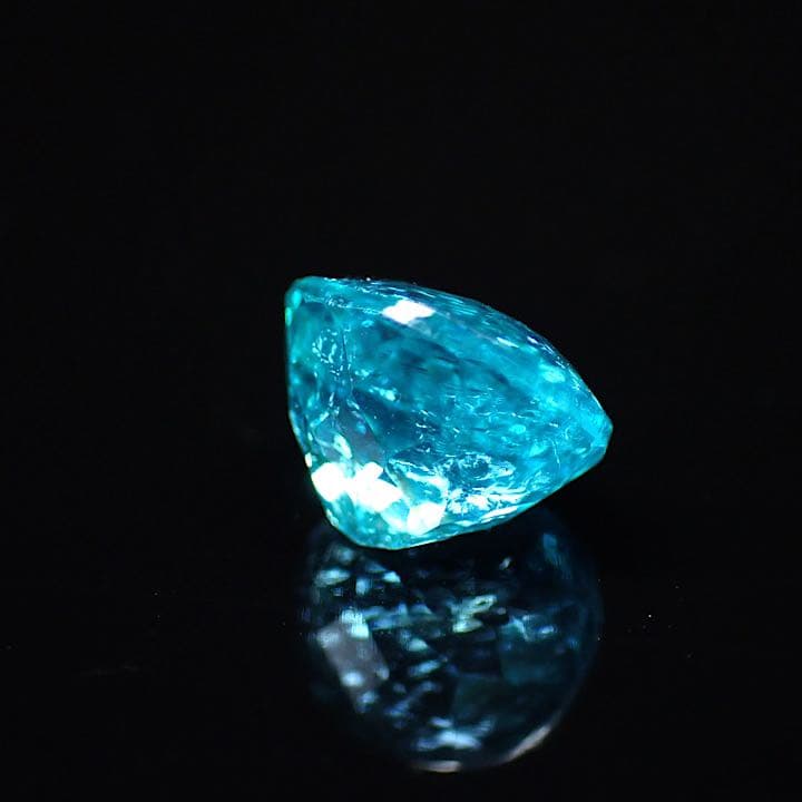 【ブラジル産】ネオンブルーアパタイト