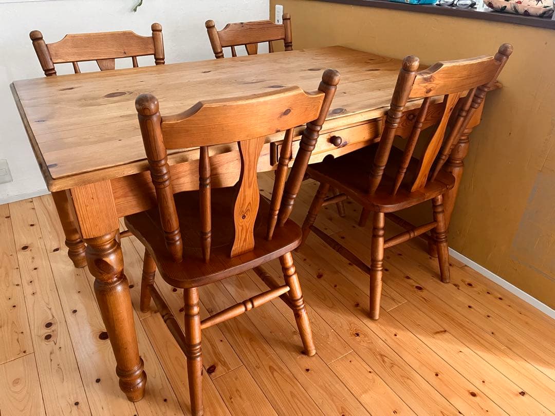 無垢パイン材ダイニングテーブル　おしゃれ