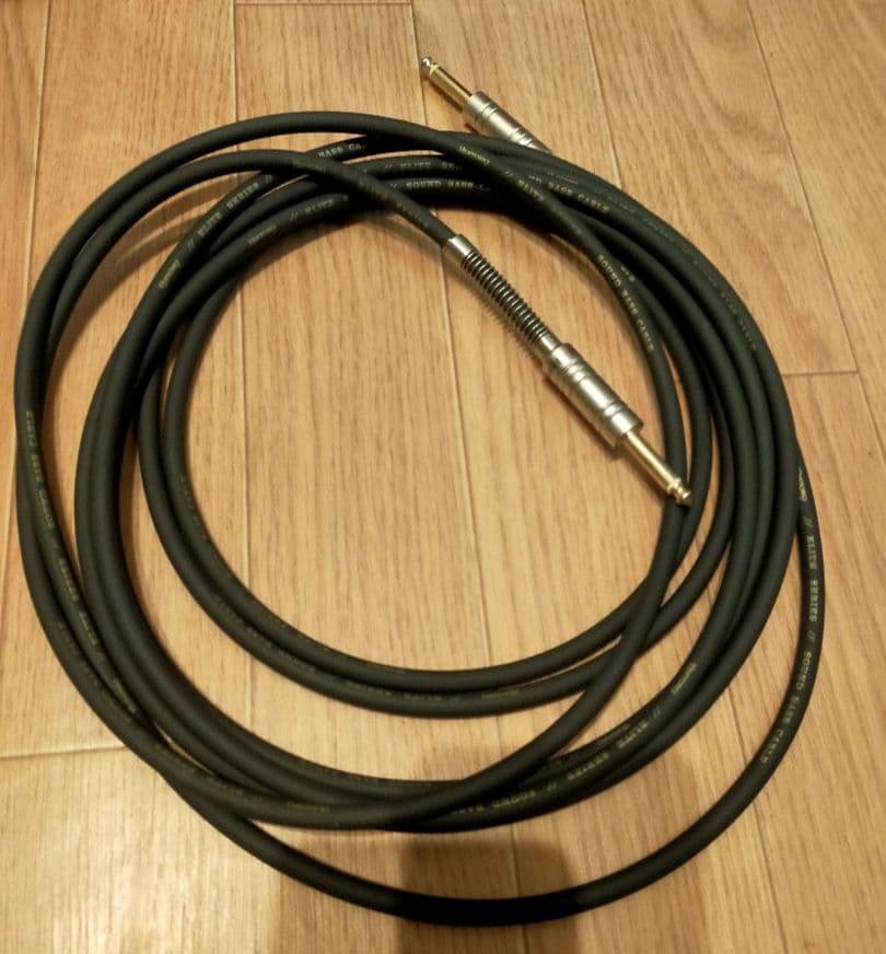 YAMAHA 　TRBX304 エレキベース　 ケース付き