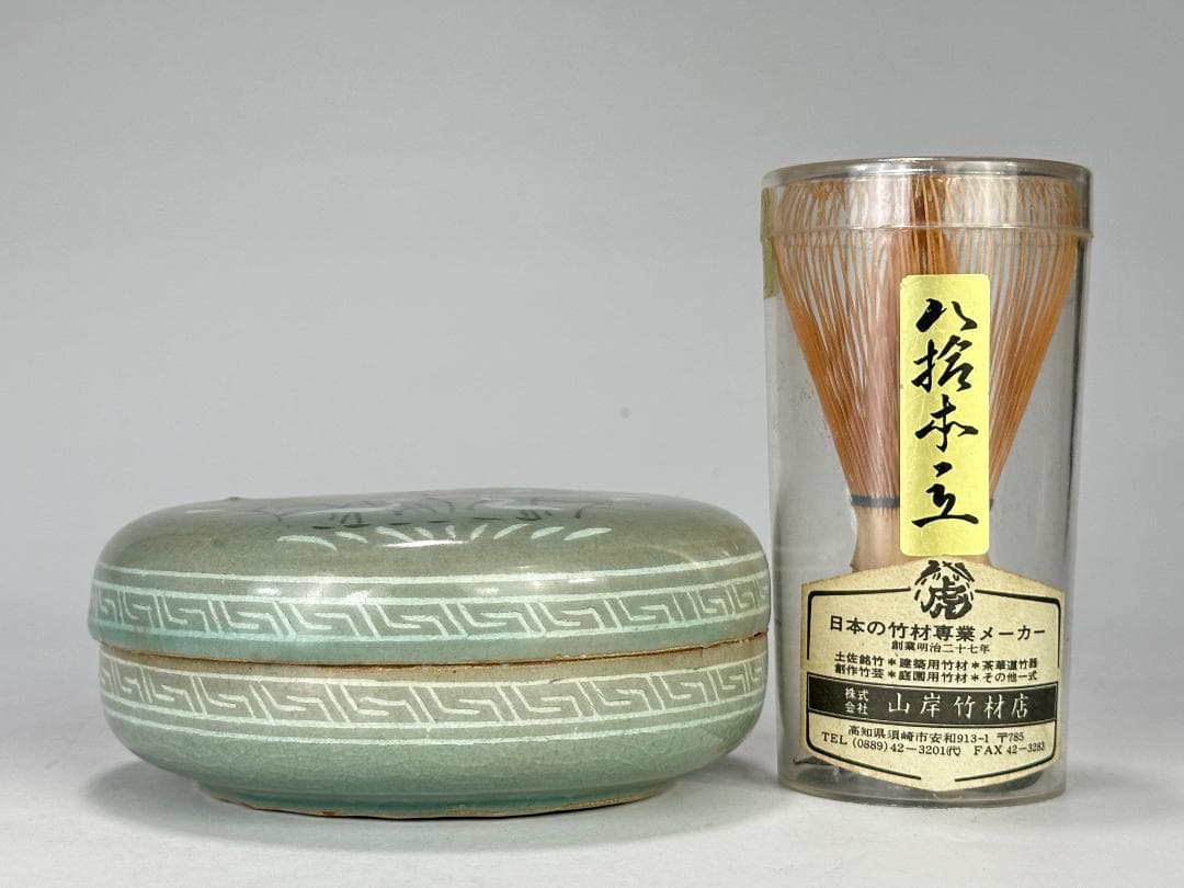 韓国美術　高麗青磁　黒白象嵌　花卉文　香合　時代　古物　朝鮮古陶磁