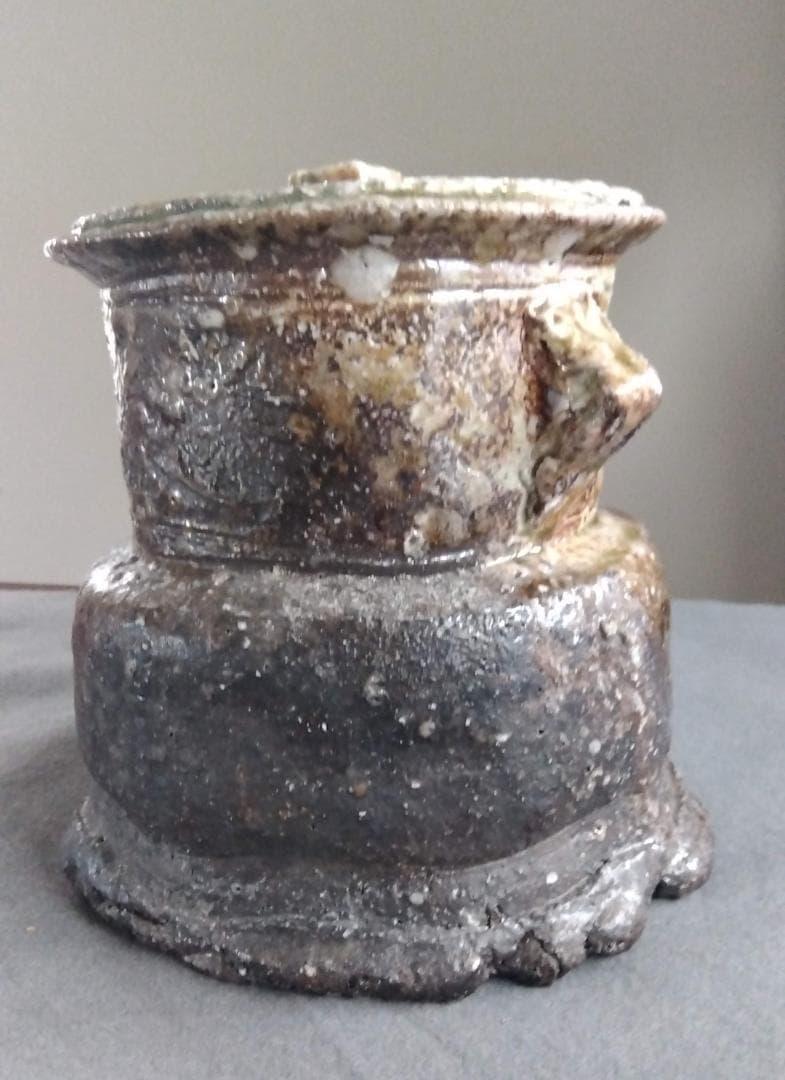 信楽焼　自然灰釉究極美逸品　谷清右衛門　茶道具伊賀写 双耳水指 塗蓋 付　共箱