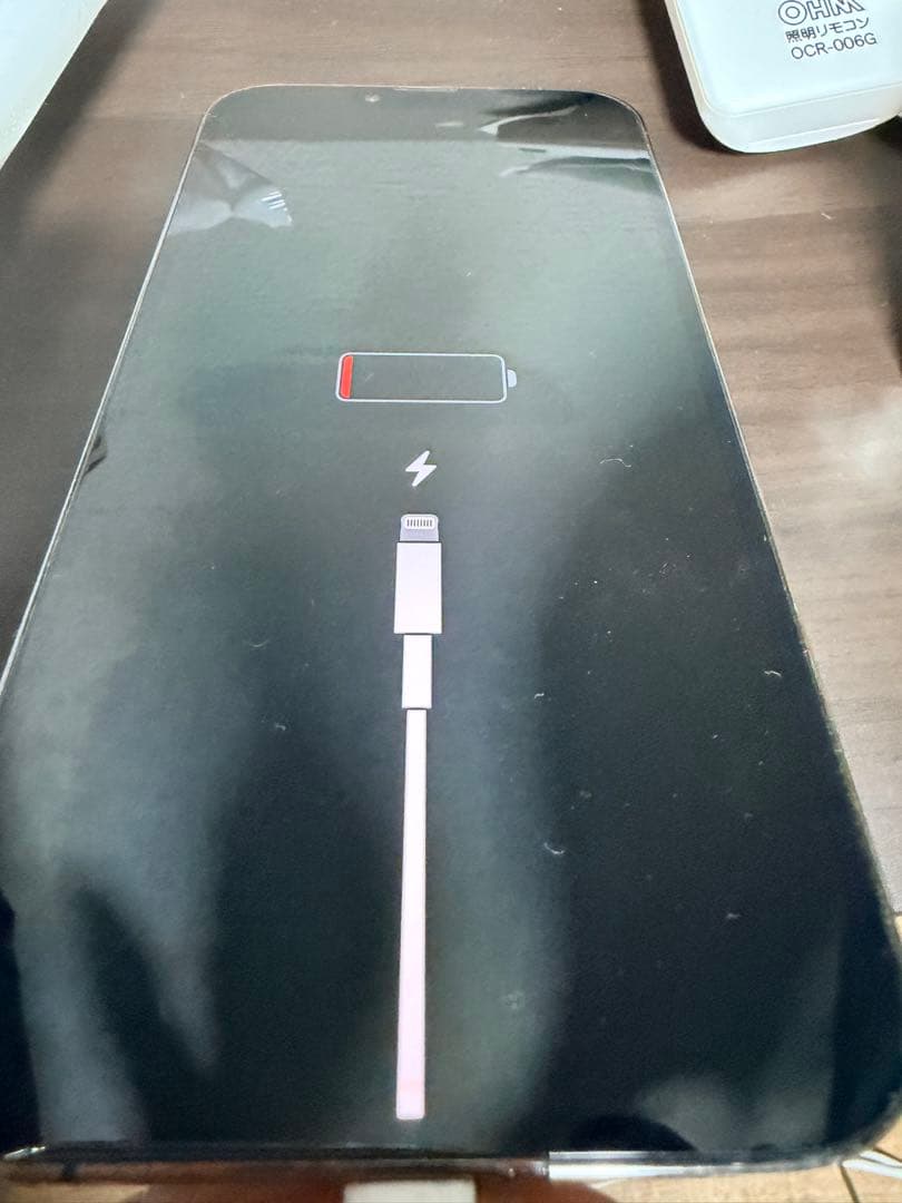 iPhone13promax 背面割れ