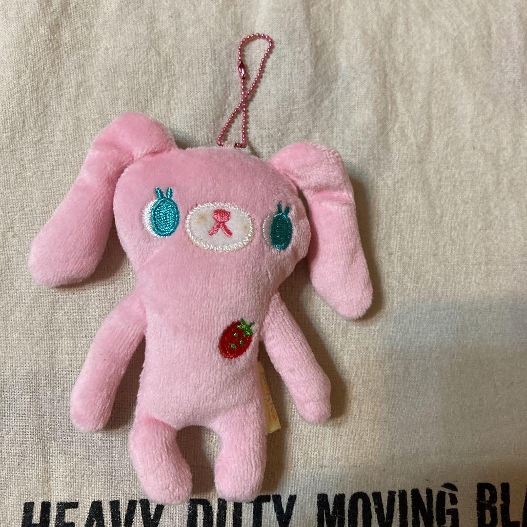 ぬいぐるみ キーホルダー　POKKE うさぎ　ピンク　イチゴ