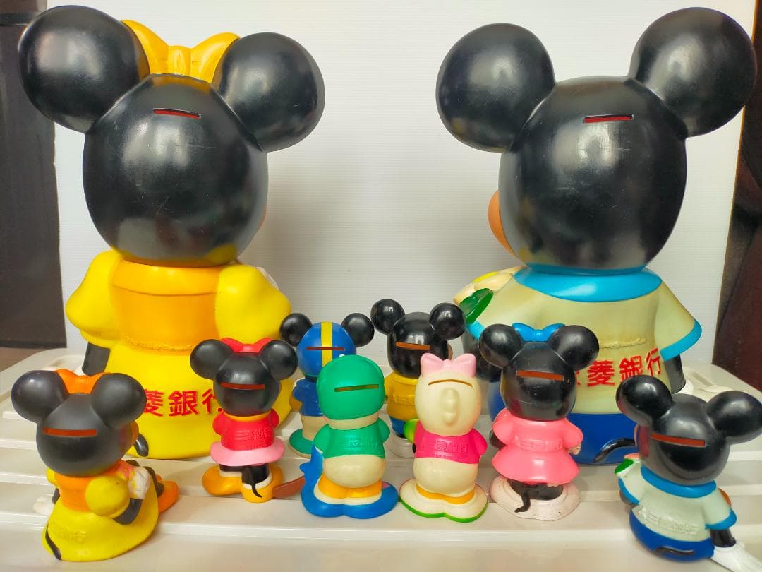 三菱銀行　貯金箱　カウンター用２体、小８体　ミッキー　ミニー
