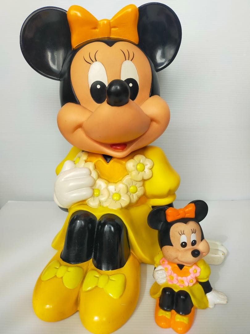 三菱銀行　貯金箱　カウンター用２体、小８体　ミッキー　ミニー