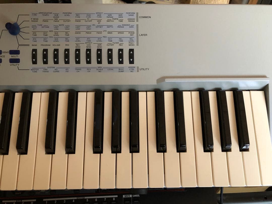 Yamaha CS2 アナログシンセサイザー