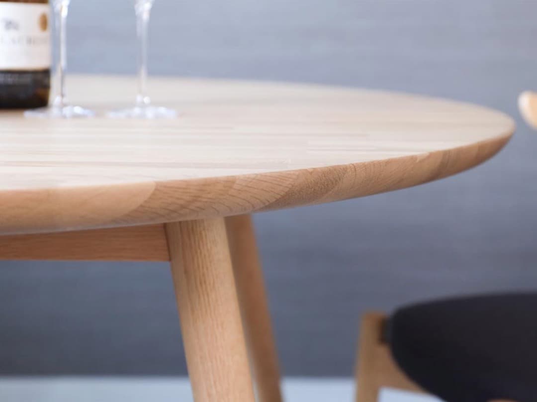 旭川家具　オーク材　ラウンドテーブル　ダイニング（φ95cm）