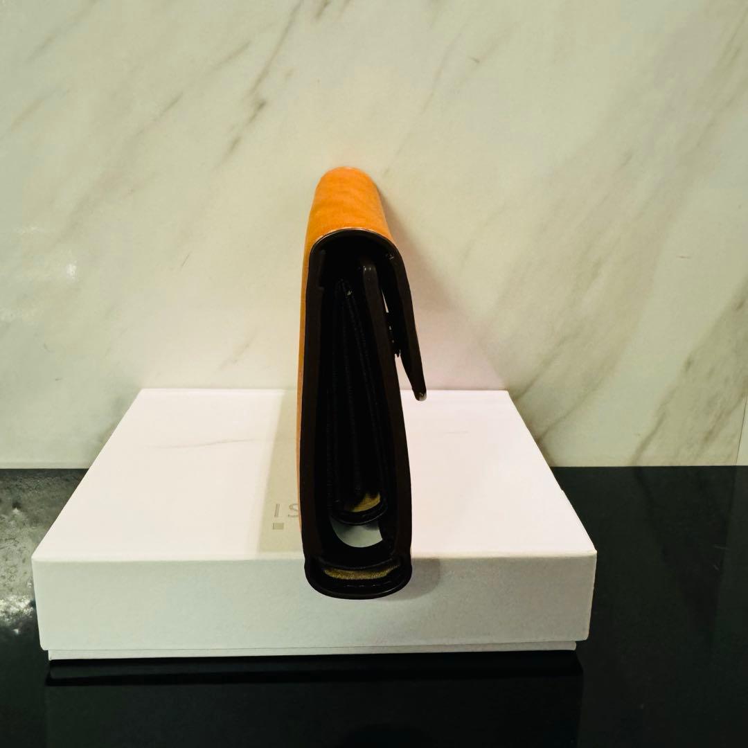 ISIT 三つ折り　グローブレザー　ミドルウォレット