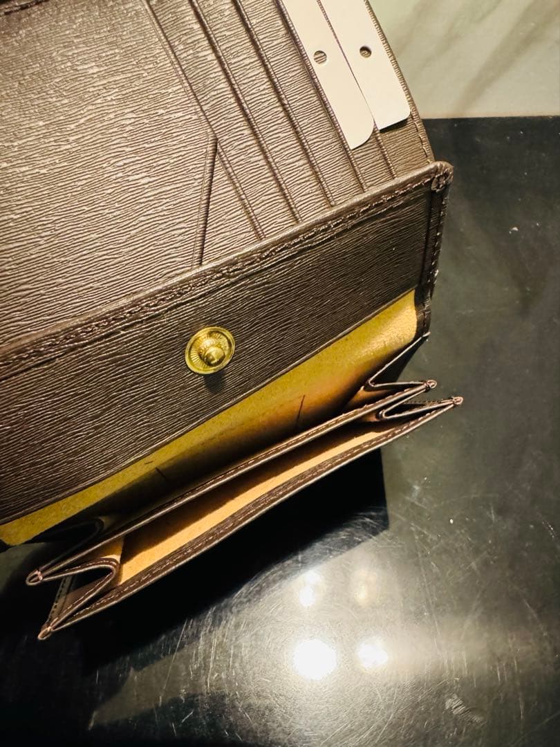 ISIT 三つ折り　グローブレザー　ミドルウォレット