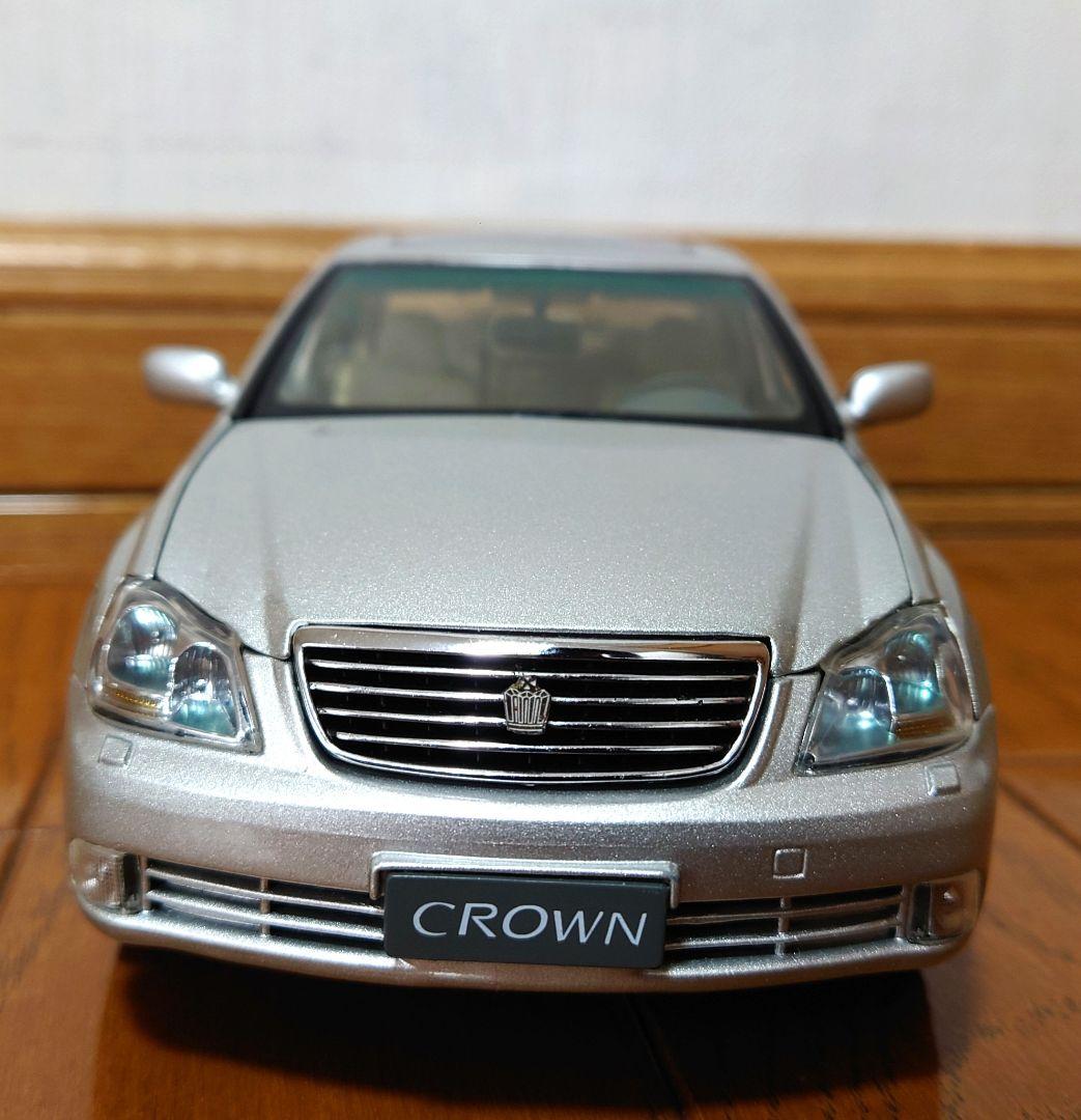 ショーケース付き　商品詳細不明　ミニカー　クラウン
