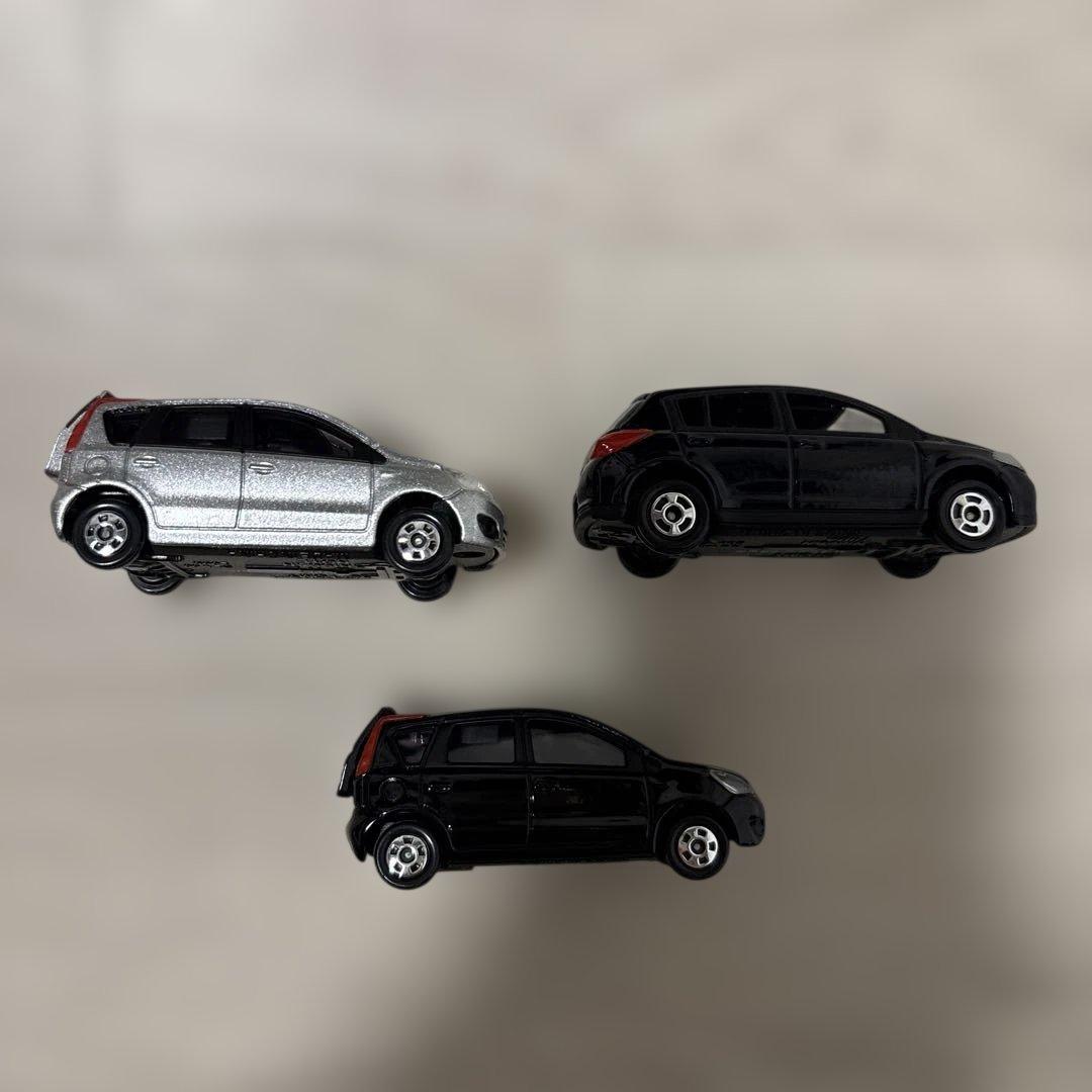 ノート　ティーダ　トミカ　カラーサンプル　NOTE　TIIDA NISSAN
