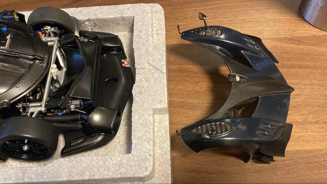 【美品】1/18 AutoArt パガーニ Zonda Revolution