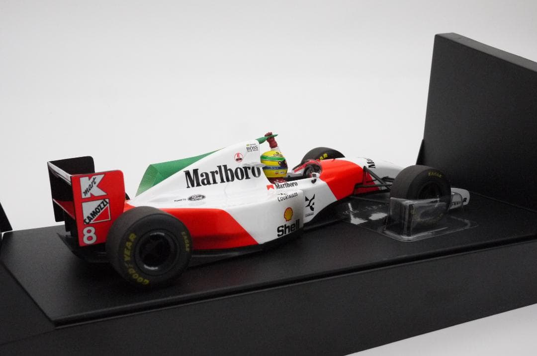 kuus プロフィ重要1/18 マクラーレン MP4/8 フラッグ セナ