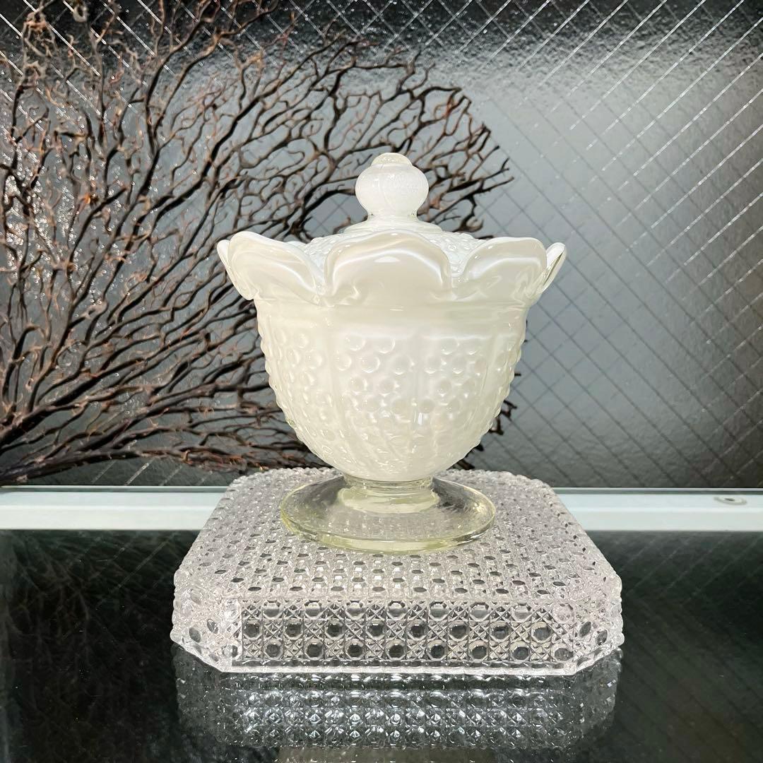 骨董　時代ガラス　霰プレス　あられ模様　花型　菓子器　飴屋瓶　ボンボン入れ