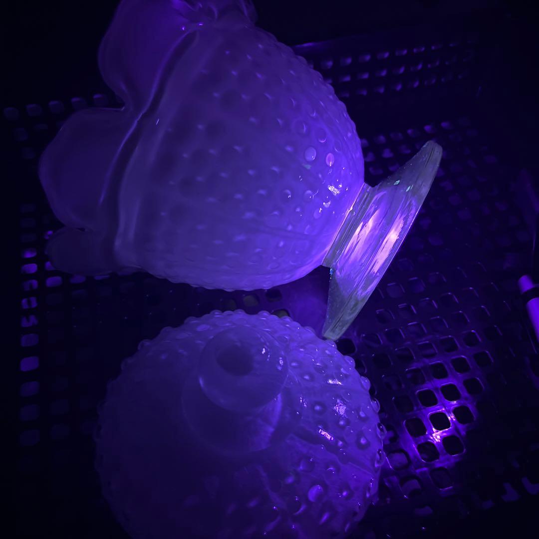 骨董　時代ガラス　霰プレス　あられ模様　花型　菓子器　飴屋瓶　ボンボン入れ