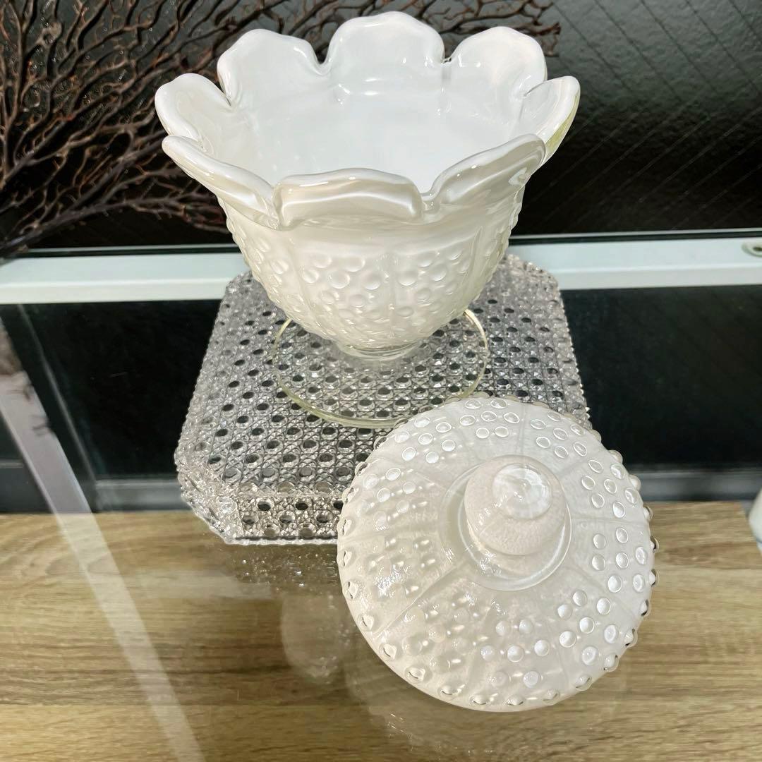 骨董　時代ガラス　霰プレス　あられ模様　花型　菓子器　飴屋瓶　ボンボン入れ