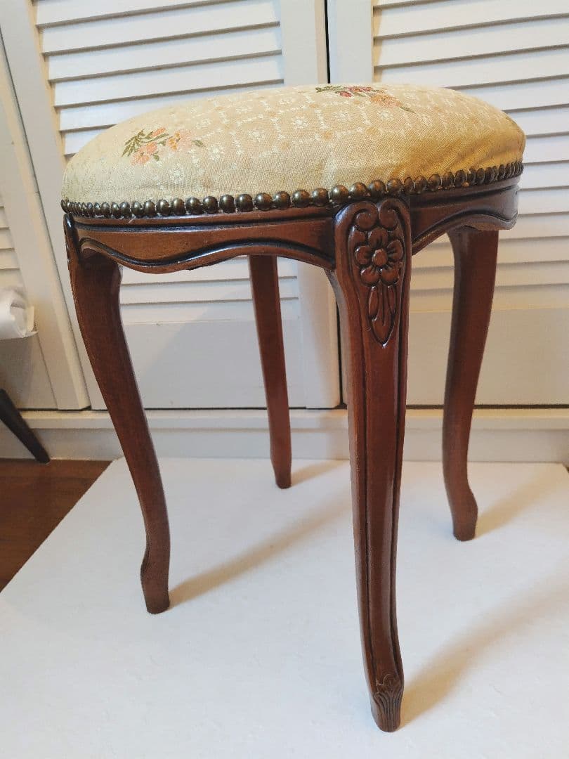 英国製アンティークラウンドスツール