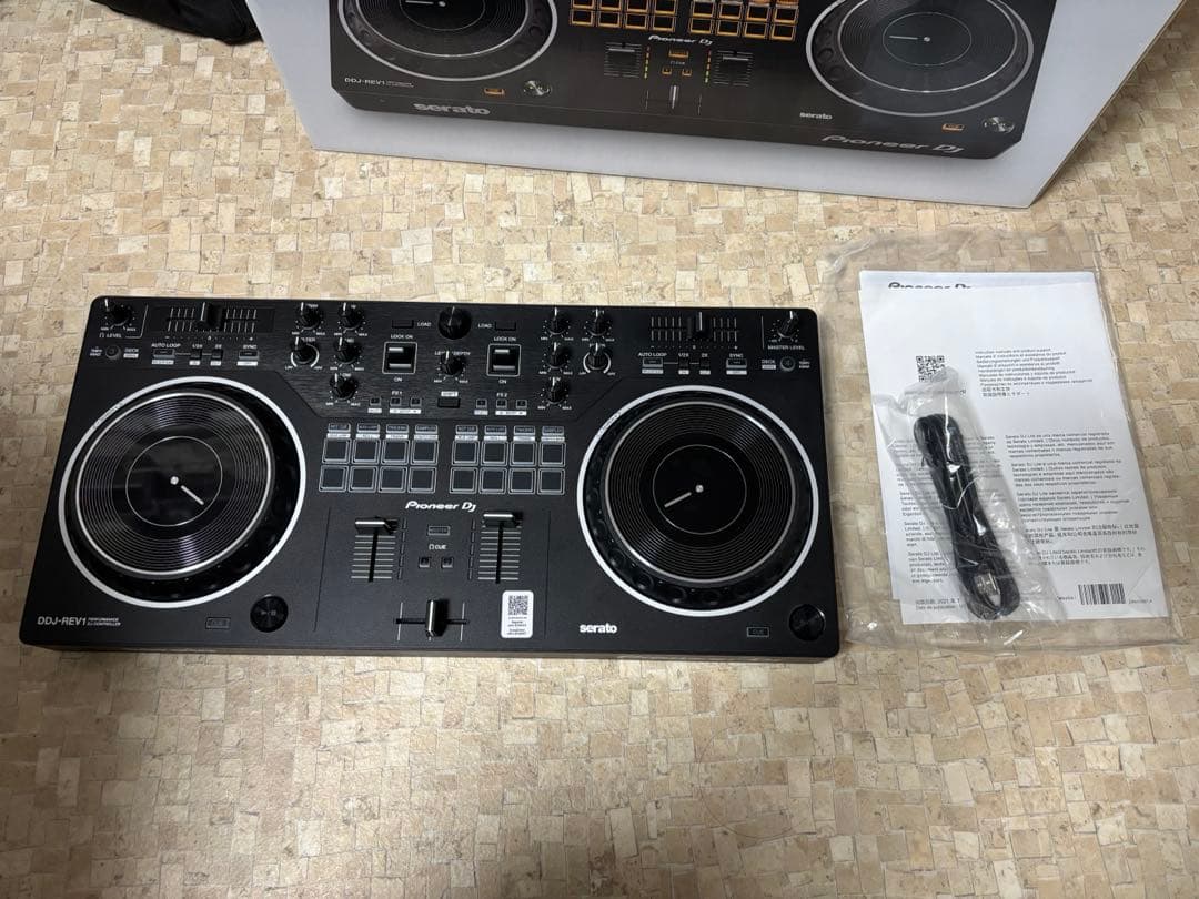 Pioneer DJ DDJ-REV1 コントローラー