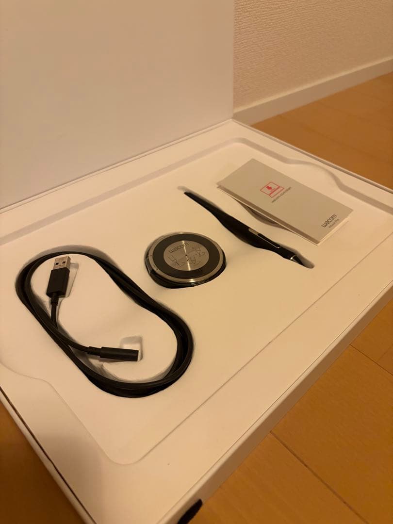 Wacom intuos Pro PTH-660 ペンタブレット　Mサイズ