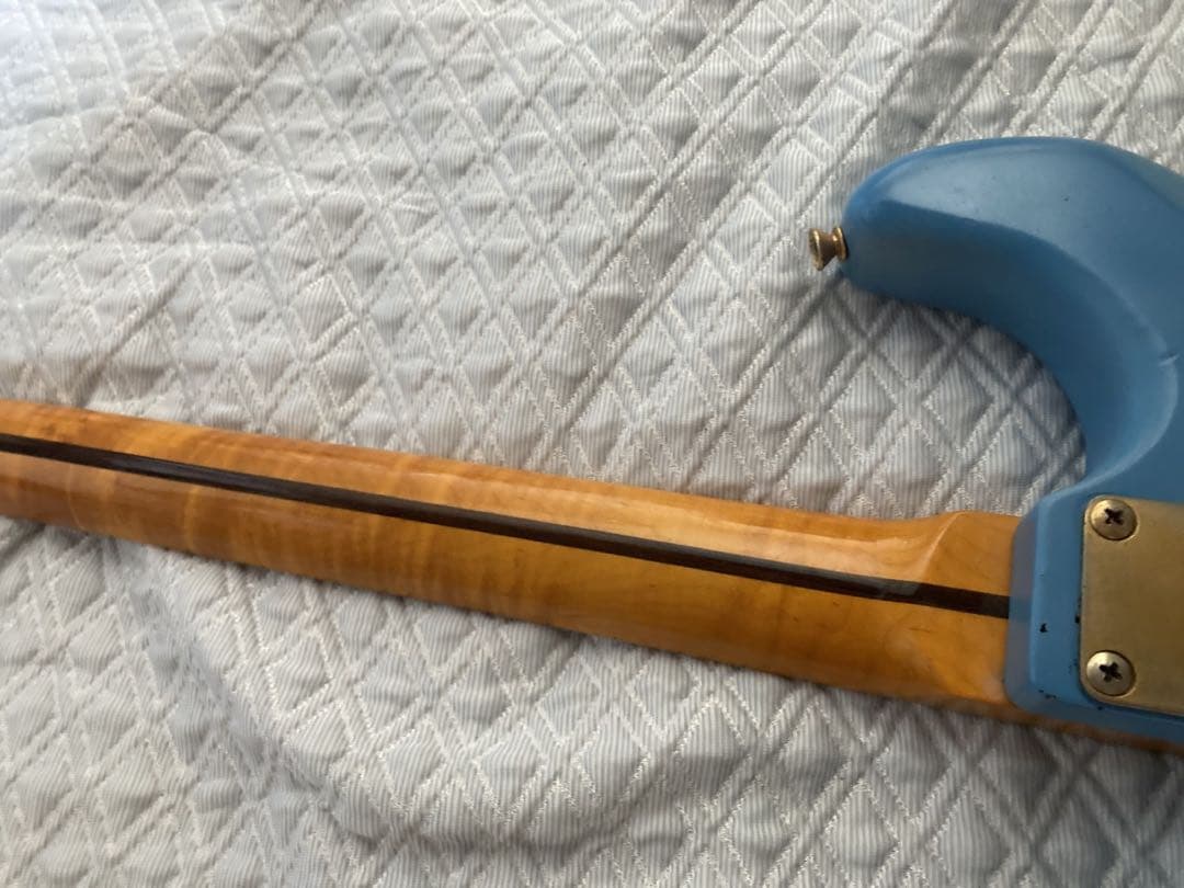 マルチレイヤーストラトタイプ　虎目ネック