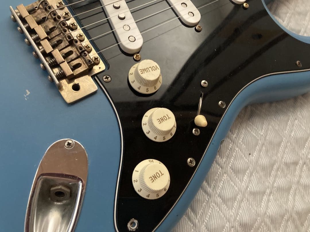 マルチレイヤーストラトタイプ　虎目ネック