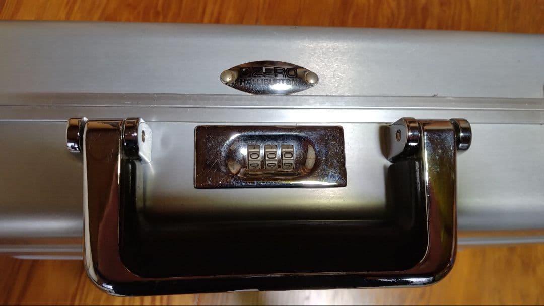 k*t様 ZEROHALLI ゼロハリバートン アタッシュケース付属品有り