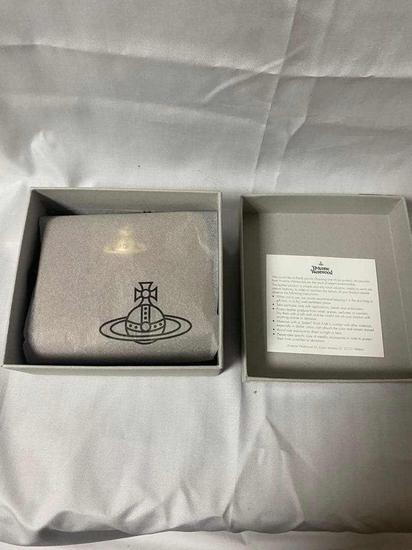 【新品】ヴィヴィアン　二つ折り財布 ベージュ