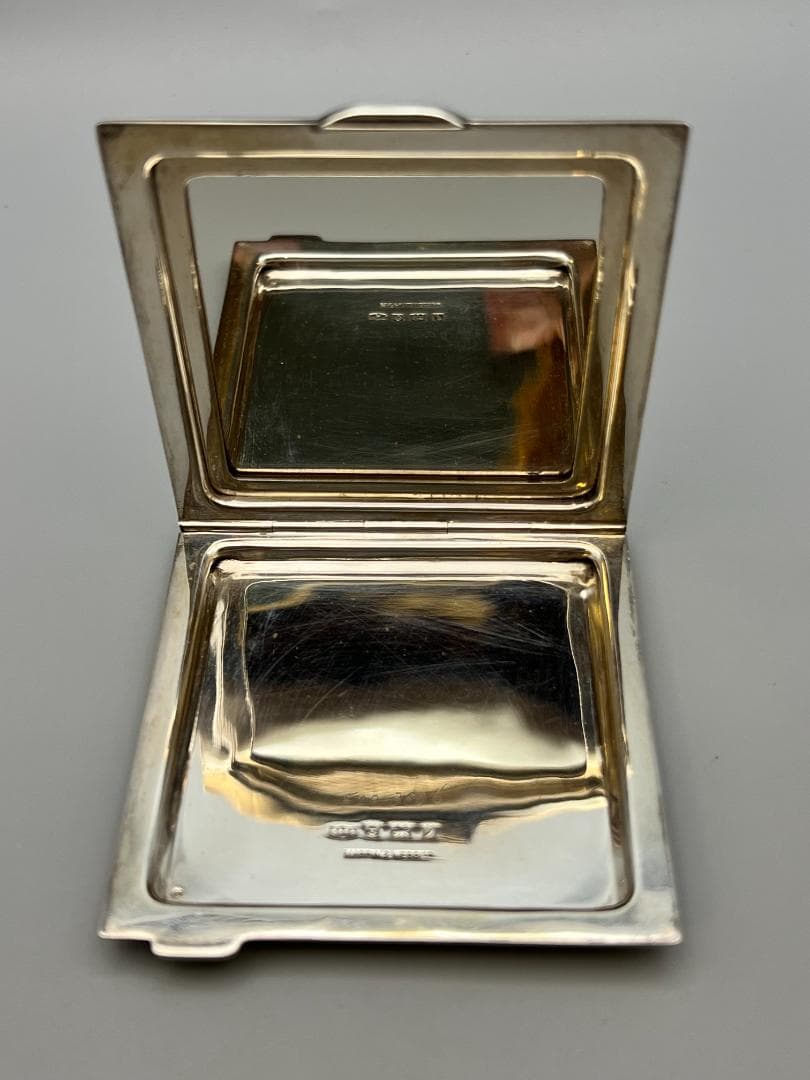 20 世紀中期　純銀製　四角形　エンジンターン加工　内部鏡　パウダー コンパート