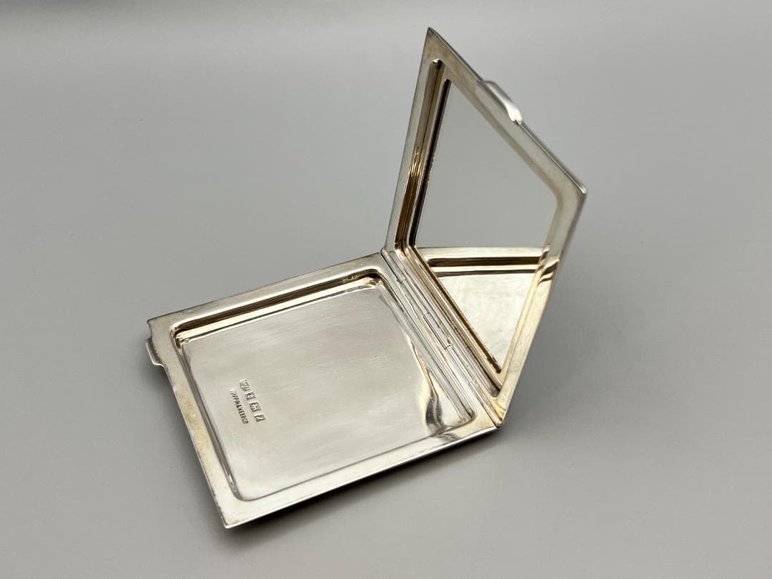 20 世紀中期　純銀製　四角形　エンジンターン加工　内部鏡　パウダー コンパート