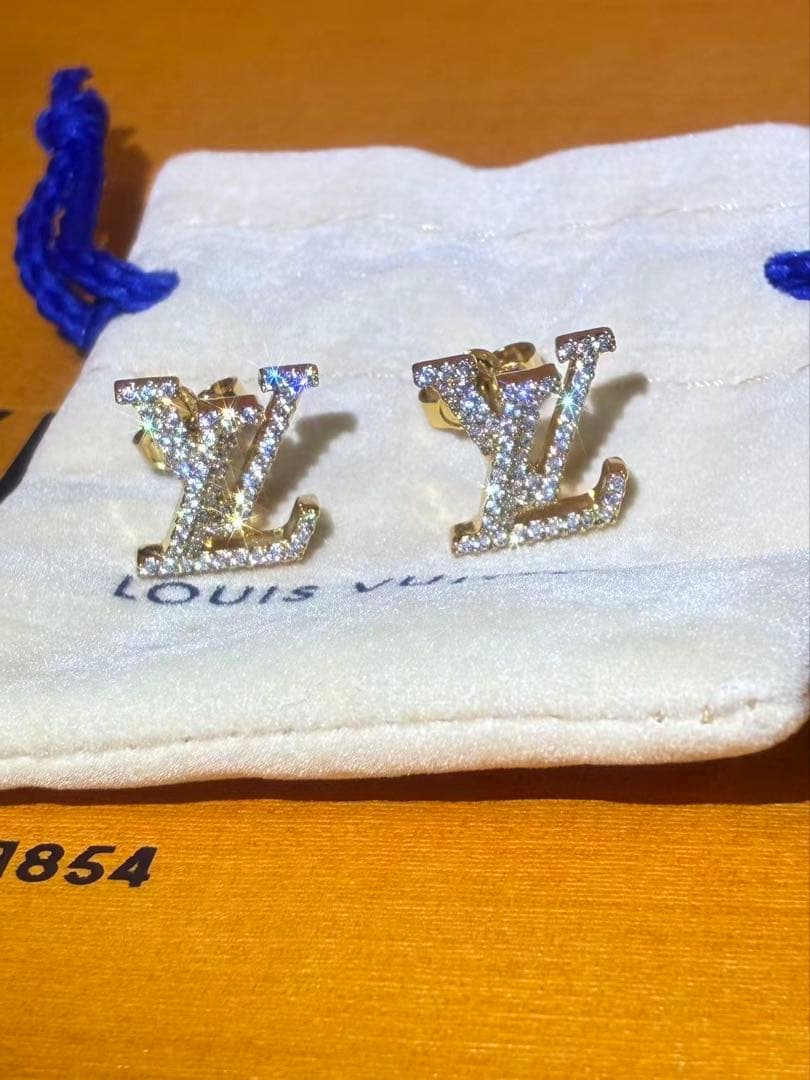 Louis Vuitton ゴールドロゴピアス