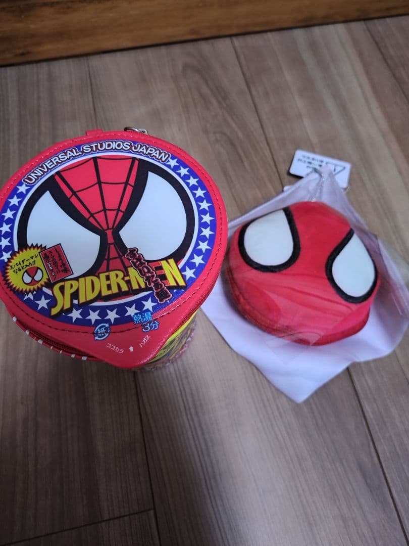 スパイダーマンのすぱいだぁ麺ポーチとスパイダーマンキーホルダーセット