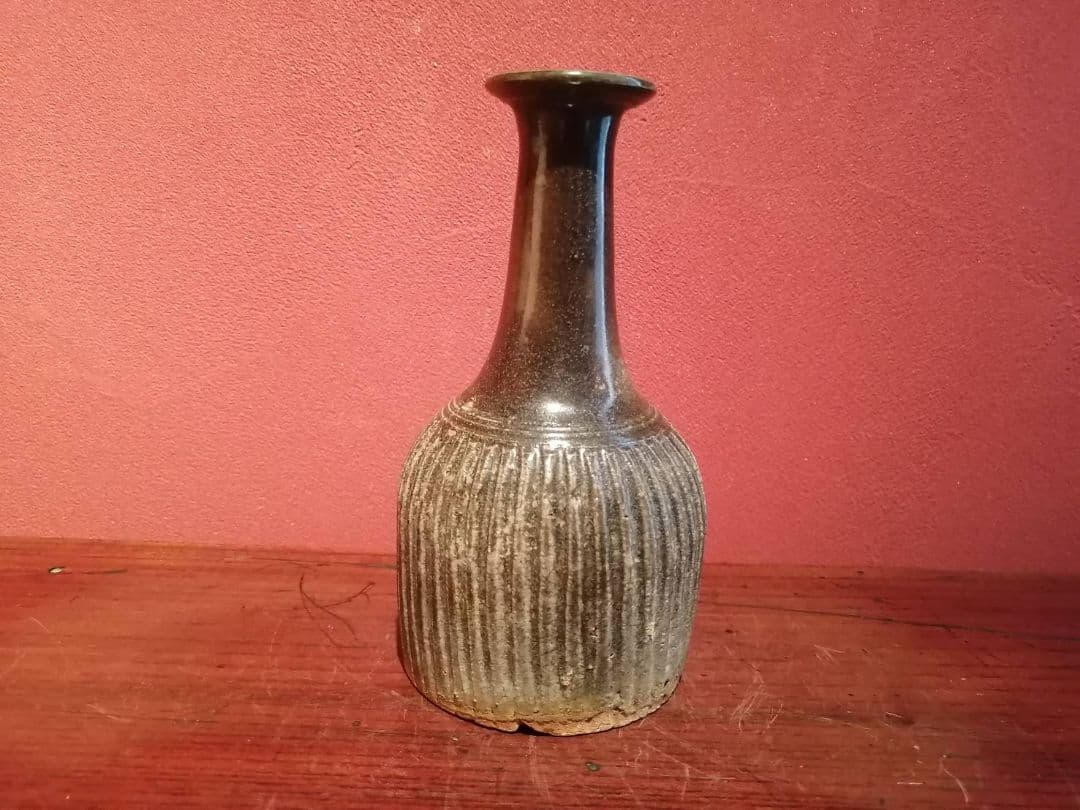 琉球古陶　壺屋焼飴釉線刻文徳利