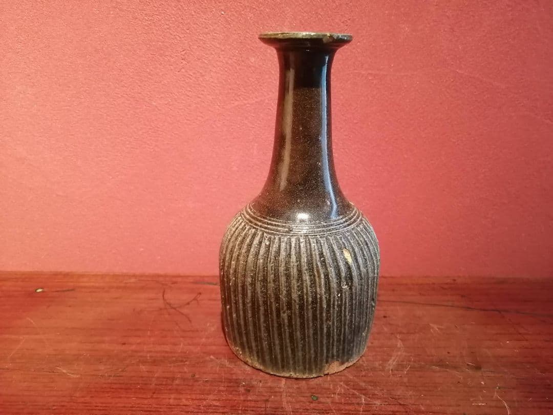 琉球古陶　壺屋焼飴釉線刻文徳利